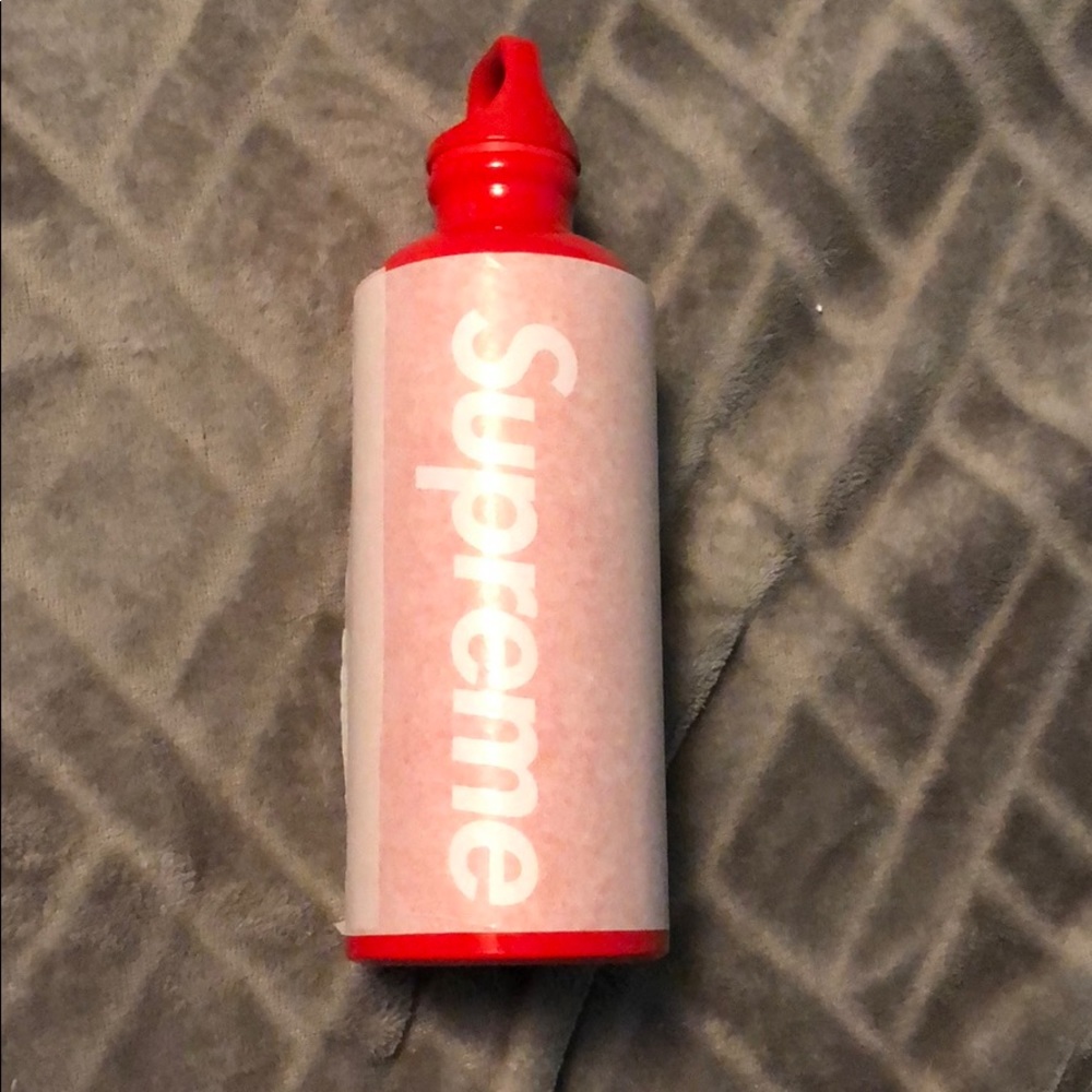 Supreme sigg water bottle